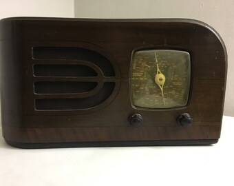 Vintage Valve Radio "Gulbransen" circa late 1940's.