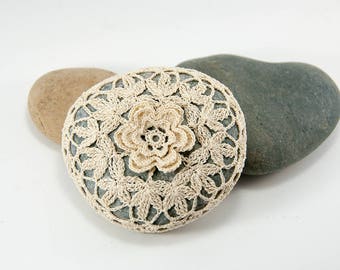crochet lace stone, natural thread, crochet rock, bowl element, art object, cream rose and leaves, beach wedding decor, cottage decor