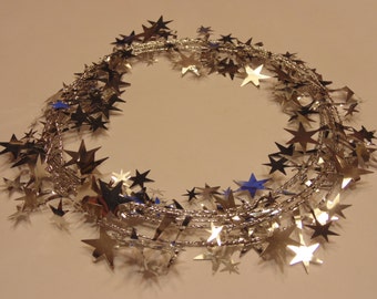 8 feet of shinny silver star garland, (HR22)
