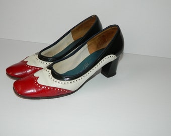Vintage 1960s Ladies Red White & Blue Leather Spectator Pumps US size 7