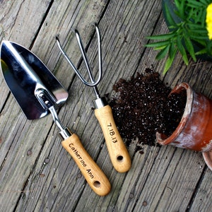 Personalized Garden Tool Set- Hand Trowel- Short Shovel- Gardener Gift - Gift for mom- Retirement Gifts - Hand engraved- Garden Knife
