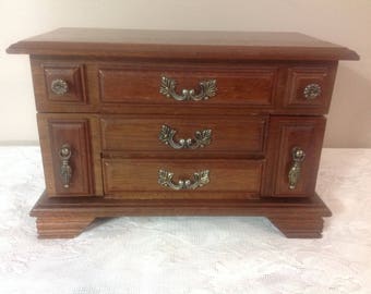 Vintage Jewelry Box Dresser Box Vintage Woman's Jewelry Box