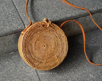Flower Handwoven Round Rattan Beach Bag Bali - Natural Ata Grass Shoulder Bag With Lotus Pattern