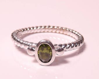 Vintage Silver ring with Peridot