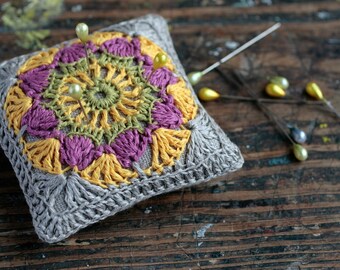 Linen pincushion - crochet motif