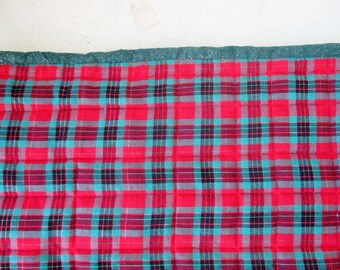 Red and Green Christmas Table Runner, Traditional Runner, Holiday Runner, Party Decor. Quilted Runner, Ready to Ship