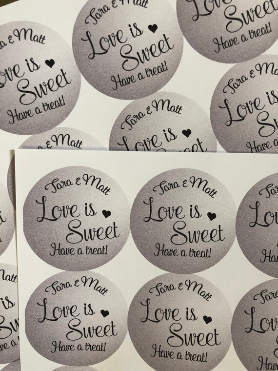 100 Pezzi Cartellini Personalizzati 'Love Is Sweet' – Etichette Per Bomboniere E Regali In Viola 4x4 Cm - 4
