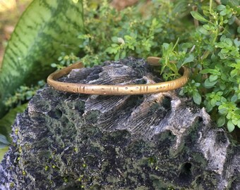Skinny Brass Bangle rounded top with pattern