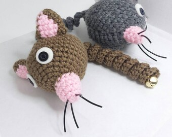 Crochet mouse ball with curlicued tail and bell- Cat toy-Crochet toy-Gifts for pets-Amigurumi