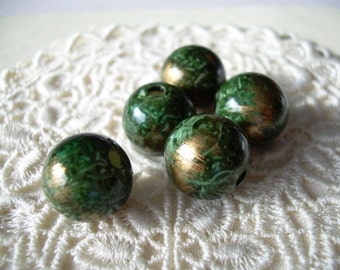 Vintage Lucite Beads in Rich Green Lacquered Effect 5 Rounds 13mm