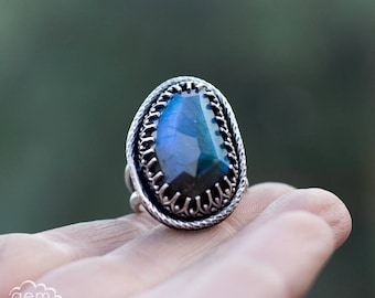Labradorite ring - Lillith