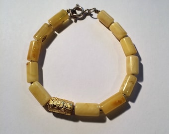 Bracelet in honey-amber with 24 carat gold leaf