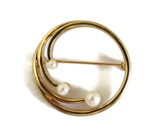 Vintage Circle Brooch, Monet Brooch, Faux Pearl Pin, Goldtone Circle Pin, Mid Century Brooch, Classic Jewelry Gift Idea
