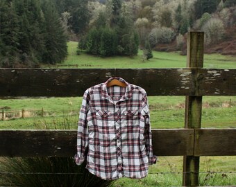 Soft white & red flannel (sz: M)