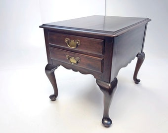 HENKEL HARRIS Side Table ~ Queen Anne Leg ~ Double Storage Drawer ~ federal chippendale georgian court pembroke vintage wood nightstand end