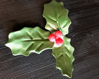 Fondant holly leaves and berries