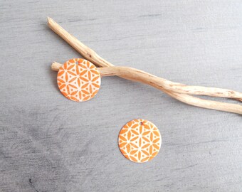 X 2 sequins ivory and orange charms