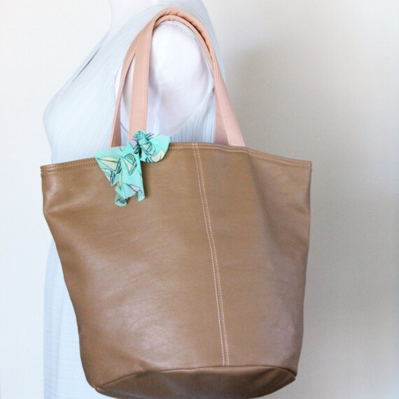 BUCKET tote bag in brown vegan leather with zipper as everyday