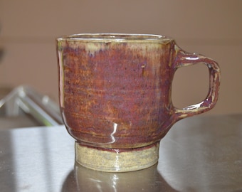Small cup with two finger handle