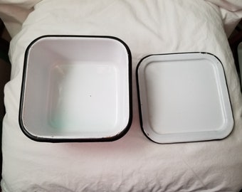 Covered enamelware pan