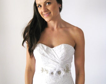 Bridal Flower Sash. White Flower Sash. Bridal Gown Sash.