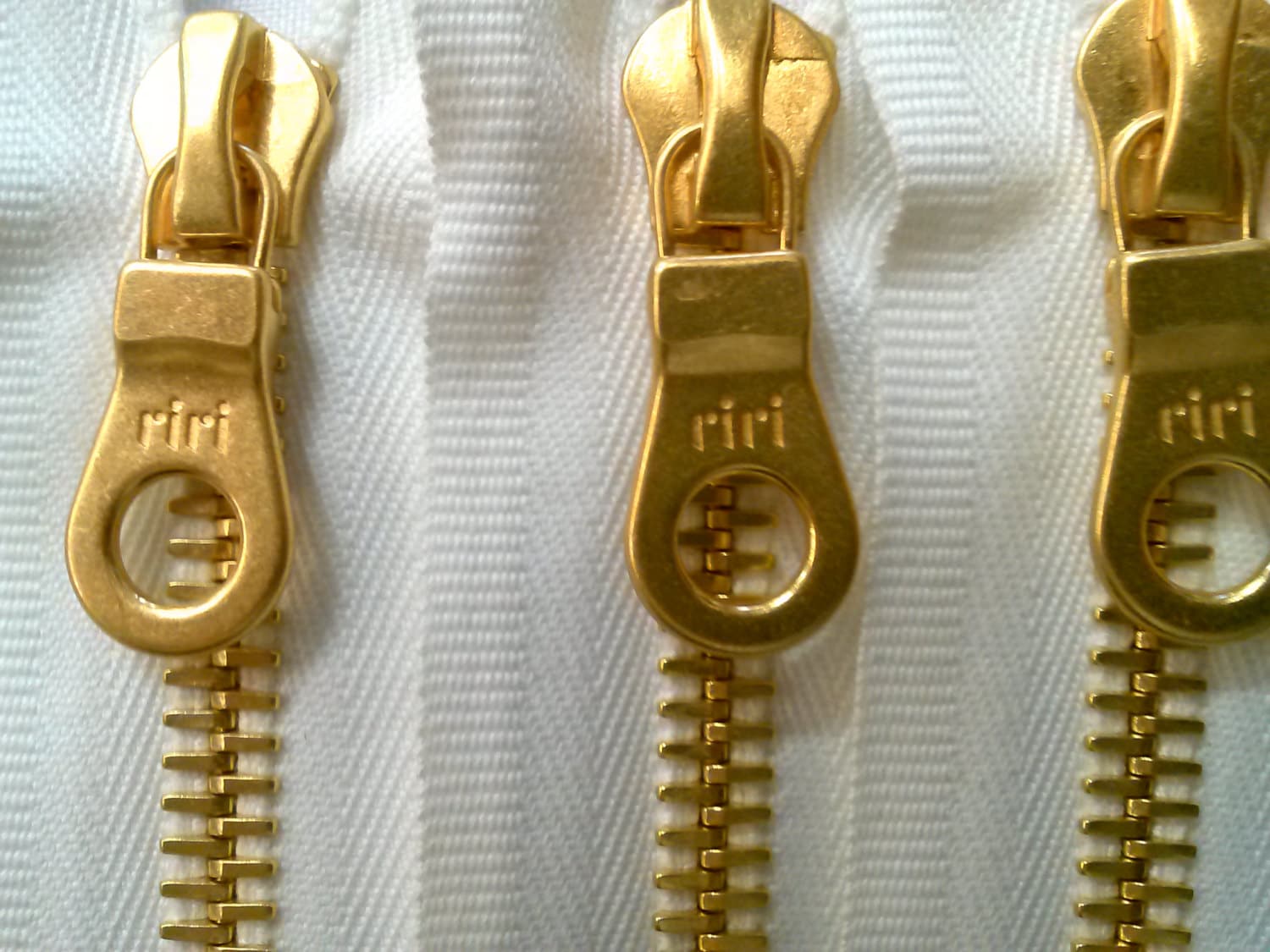 Riri Zipper 7 Inches 8mm Gold Teeth Closed Bottom