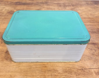 Vintage metal sandwich box