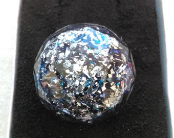 This ring unique molded resin