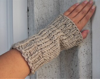 Knit arm warmers Beige arm warmers chunky knit gloves wirst warmers wool mittens