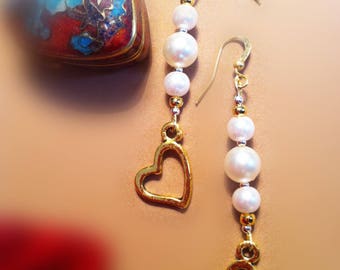 Earrings with white pearls and heart charms
