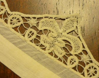 Antique BOBBIN Lace Collar..Handmade...Raised Detail FLEUR Di Lis...Lace Collector...Free Shipping