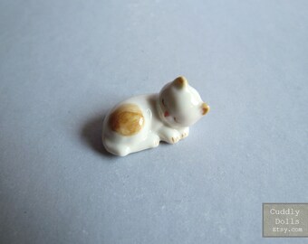 Tiny Cat Sleepy,Kitty,Kitten,Small Pets,Miniature,Ceramic Animal,Figurine,Collectible,Cat Porcelain,Cat figruine,Cat Ceramic Dollhoure Decor