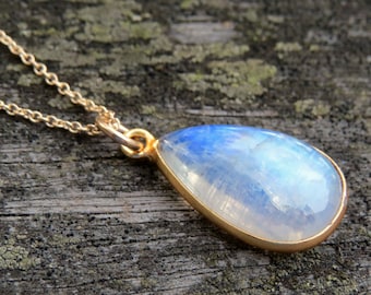 moonstone drop necklace, gold moonstone necklace, moonstone jewelry, smooth moonstone charm, gemstone necklace, gemstone jewelry