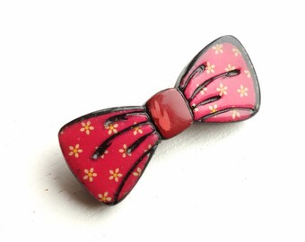 Vintage bow brooch (early plastic) #01