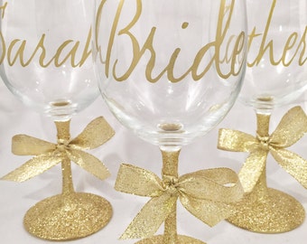 Bridesmaid Glitter Wine glass in gold - bridal party gifts - custom wine glasses - bachelorette party - bride wine glass - bride to be