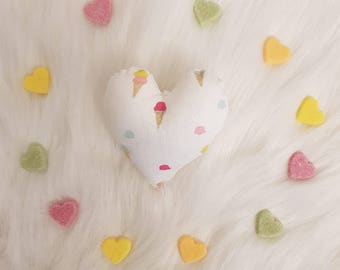 Small heart fabric and beige cat ice cream!