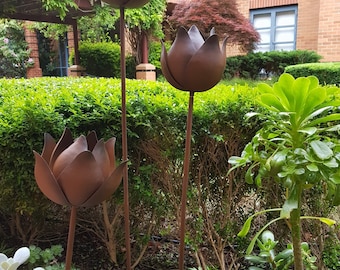 Set of 3 Rusted Metal Lotus Garden Stakes Decor Indoor Outdoor Bespoke