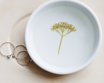 White Yarrow Ring Dish, Floral Jewelry Organizer, Ring Dish, White Ring Dish, Pressed Flower Dish, Trinket Holder