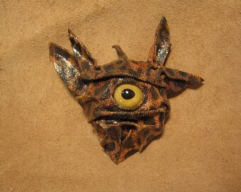 Grichel leather magnet - leopard print with yellow fish eye