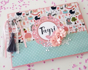 Libro de firmas. Nacimiento. Bautizo. Niña. Memory book. Signature Book. Christening. Baby Shower. Scrapbooking. Hecho a mano. Hand made.