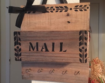 Pallet Mail and Key Organizer