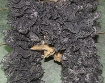 NEW model: Gray lace ruffle scarf