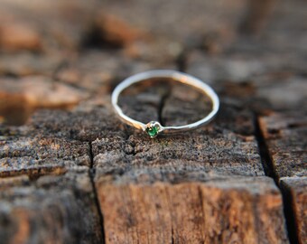 Emerald, sterling silver hammered stacking ring with 2mm stone