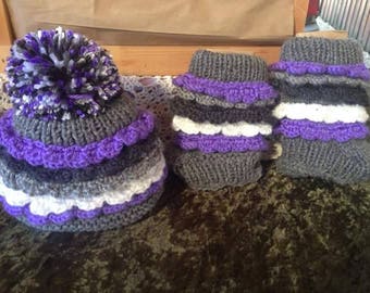 Scalloped sweetheart pom-pom baby beanie and matching booties