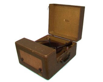 Vintage V-M Voice of Music Model 975 Record Player