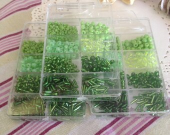 800 glass beads in various shades of green and different formats