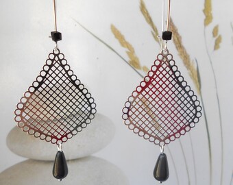 print chandelier drop earrings black