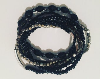 Lots of 6 black and silver Pearl bracelets