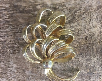 Vintage Kramer of New York gold tone pendant/brooch, large brooch by Kramer of New York, 1960’s jewelry, gold tone pendant, gold tone brooch