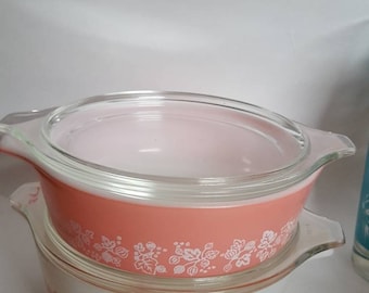 Set of 2 pyrex pink gooseberry casseole dishes/1950s/vintage/MCM/kitschy/minty